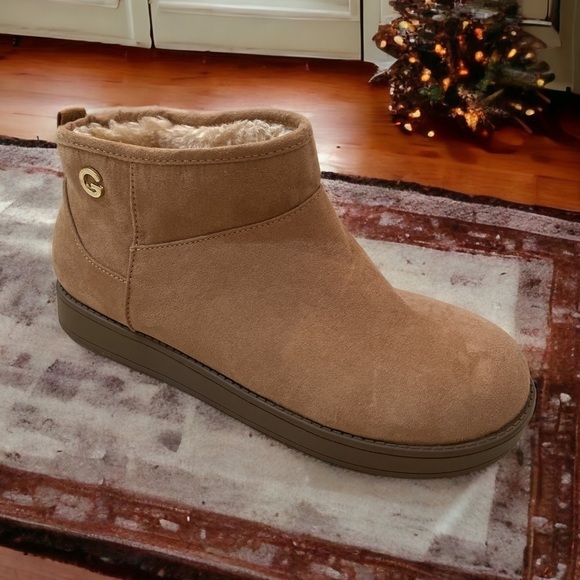 NWOB Guess Women's Alena Winter Booties Size 6 M - Picture 1 of 6